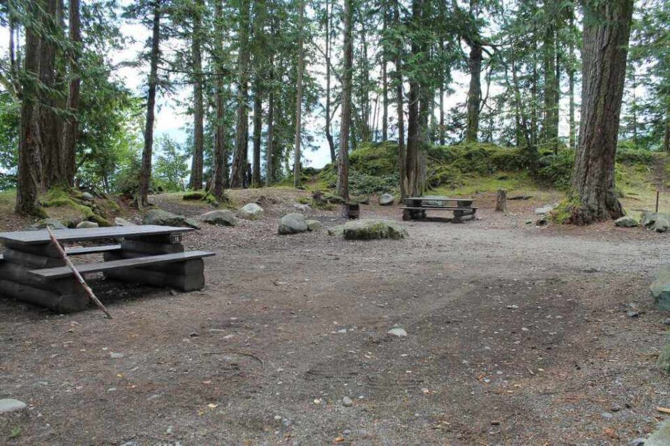 Twenty-Mile-Bay_site-17-18